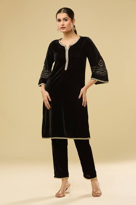 Buy Naintara Bajaj Black Velvet Sequins, Lace Split V-neck Embroidered Kurta Set Buy_Naintara Bajaj_Black Velvet Sequins, Lace Split V-neck Embroidered Kurta Set