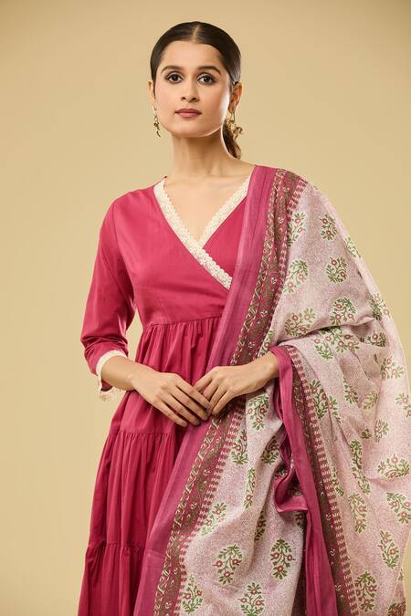Naintara Bajaj Pink Cotton Embroidery V-neck Tiered Angarkha Set With Floral Dupatta Online at Aza Fashions Naintara Bajaj_Pink Cotton Embroidery V-neck Tiered Angarkha Set With Floral Dupatta _Online_at_Aza_Fashions