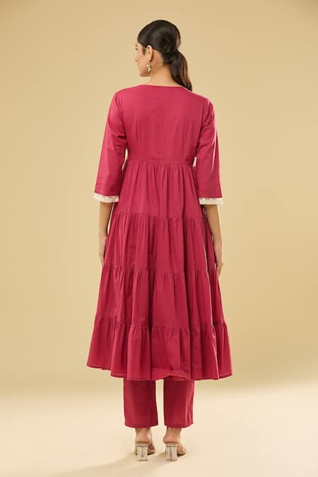 Shop Naintara Bajaj Pink Cotton Embroidery V-neck Tiered Angarkha Set With Floral Dupatta at Aza Fashions Shop_Naintara Bajaj_Pink Cotton Embroidery V-neck Tiered Angarkha Set With Floral Dupatta _at_Aza_Fashions