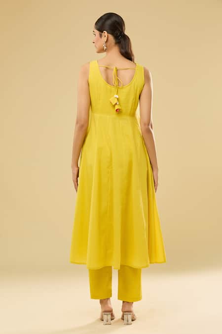 Shop Naintara Bajaj Yellow Viscose, Nylon Square Neck Plain Anarkali Set With Floral Print Dupatta at Aza Fashions Shop_Naintara Bajaj_Yellow Viscose, Nylon Square Neck Plain Anarkali Set With Floral Print Dupatta _at_Aza_Fashions