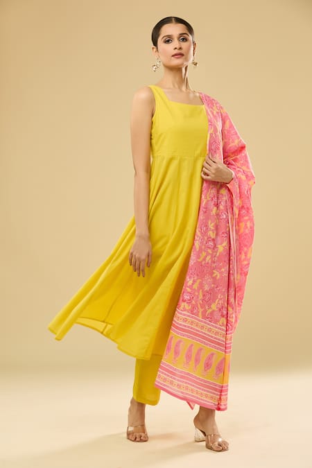 Naintara Bajaj Yellow Viscose, Nylon Square Neck Plain Anarkali Set With Floral Print Dupatta at Aza Fashions Naintara Bajaj_Yellow Viscose, Nylon Square Neck Plain Anarkali Set With Floral Print Dupatta _at_Aza_Fashions