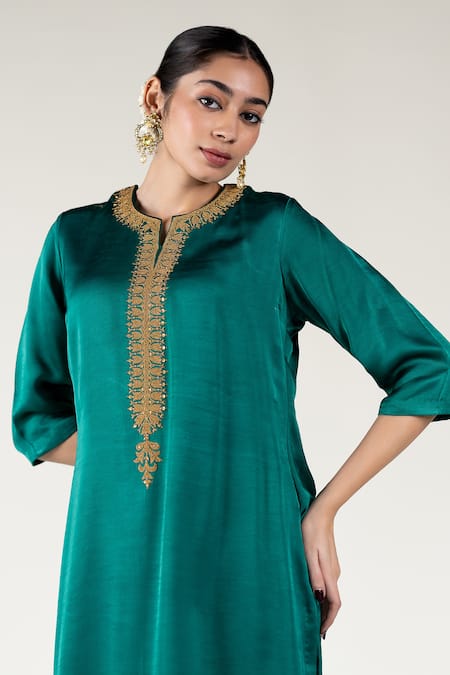Buy Nirjara Green Silk Embroidery Open Neck Aqua Marodi Kurta Set Online at Aza Fashions Buy_Nirjara_Green Silk Embroidery Open Neck Aqua Marodi Kurta Set _Online_at_Aza_Fashions