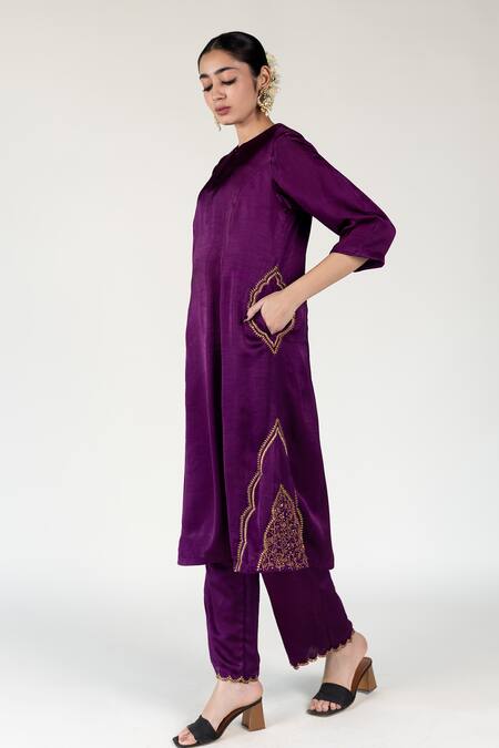 Nirjara_Purple Silk Embroidery, Zari Keyhole Neck Kurta Set _Online_at_Aza_Fashions