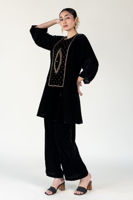 Nirjara Black Silk, Velvet Zari Round Neck Tikki And Zardozi Embroidered Kurta Set Online at Aza Fashions Nirjara_Black Silk, Velvet Zari Round Neck Tikki And Zardozi Embroidered Kurta Set _Online_at_Aza_Fashions