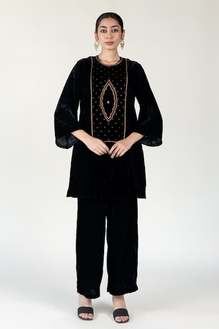 Shop Nirjara Black Silk, Velvet Zari Round Neck Tikki And Zardozi Embroidered Kurta Set Online at Aza Fashions Shop_Nirjara_Black Silk, Velvet Zari Round Neck Tikki And Zardozi Embroidered Kurta Set _Online_at_Aza_Fashions
