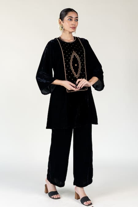 Shop Nirjara Black Silk, Velvet Zari Round Neck Tikki And Zardozi Embroidered Kurta Set at Aza Fashions Shop_Nirjara_Black Silk, Velvet Zari Round Neck Tikki And Zardozi Embroidered Kurta Set _at_Aza_Fashions