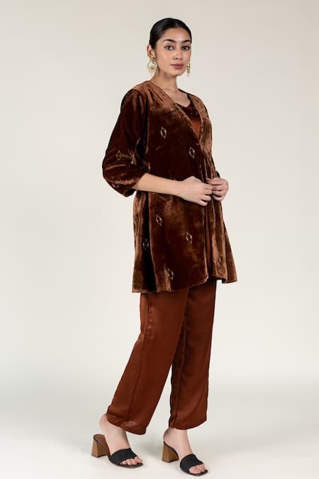 Nirjara Brown Silk Embroidery V-neck Aari Velvet Jacket Online at Aza Fashions Nirjara_Brown Silk Embroidery V-neck Aari Velvet Jacket _Online_at_Aza_Fashions