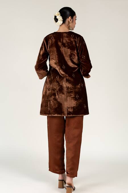 Shop Nirjara Brown Silk Embroidery V-neck Aari Velvet Jacket at Aza Fashions Shop_Nirjara_Brown Silk Embroidery V-neck Aari Velvet Jacket _at_Aza_Fashions