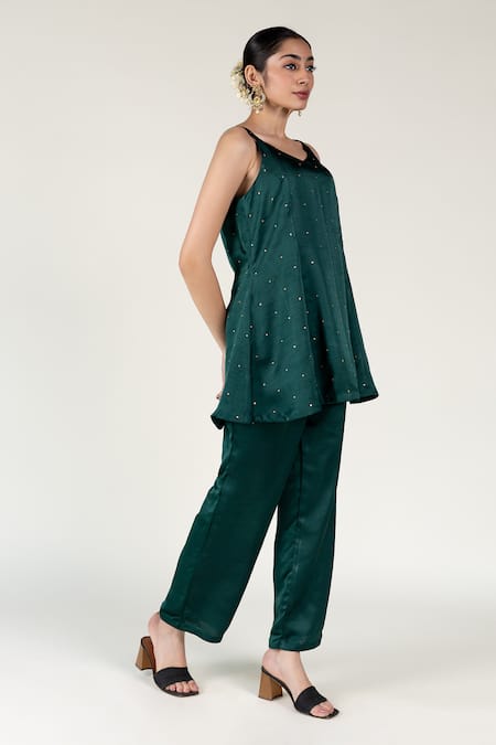 Nirjara_Green Silk Round Neck Tikki Embroidered Kurta Set _Online_at_Aza_Fashions