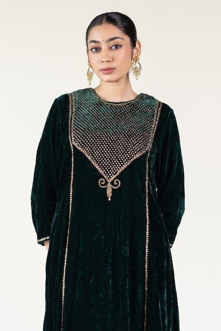 Shop_Nirjara_Green Silk Zari Round Neck Emerald Zardozi Embroidered Kurta Set _Online_at_Aza_Fashions