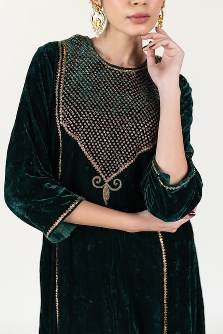Nirjara_Green Silk Zari Round Neck Emerald Zardozi Embroidered Kurta Set _at_Aza_Fashions