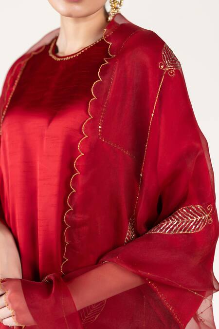 Nirjara_Red Silk Organza Zari Embroidered Nakshi Peeta Dupatta _Online_at_Aza_Fashions