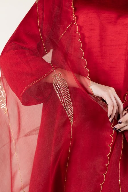 Buy_Nirjara_Red Silk Organza Zari Embroidered Nakshi Peeta Dupatta 