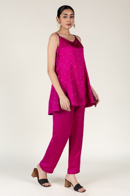 Nirjara Panelled Kurta Set With Tikki Embroidery 