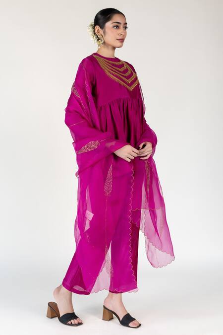 Buy_Nirjara_Pink Silk Organza Embroidery Magenta Dupatta _Online_at_Aza_Fashions