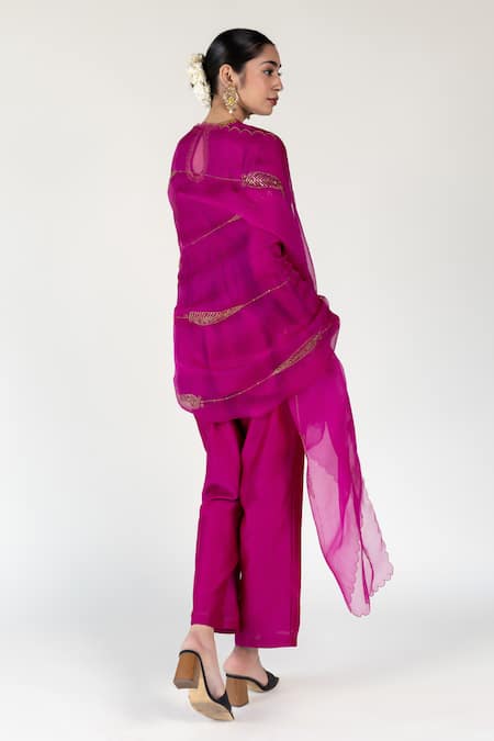 Nirjara Magenta Pink Embroidered Dupatta 
