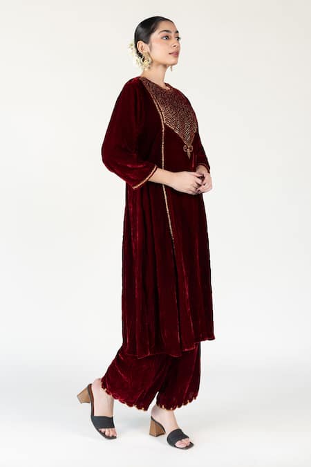 Nirjara Maroon Zardozi Embroidered Velvet Kurta Set 