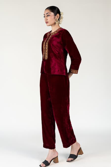 Nirjara_Maroon Silk Embroidery Round Neck Aari Jacket _Online_at_Aza_Fashions