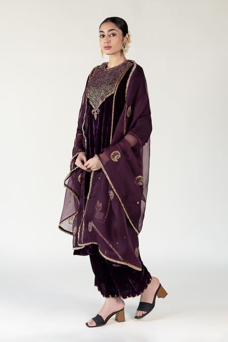 Nirjara Plum Embroidered Dupatta with Kiran Lace 