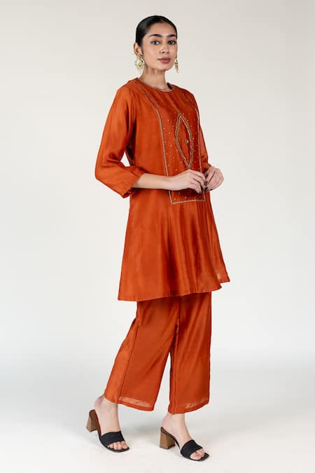 Buy Nirjara Orange Chanderi Silk Embroidery Round Neck Tikki Kurta Set Online at Aza Fashions Buy_Nirjara_Orange Chanderi Silk Embroidery Round Neck Tikki Kurta Set _Online_at_Aza_Fashions
