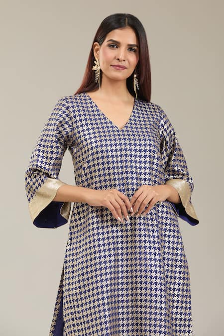 Buy_Kriti Bapna_Blue Silk Zari V-neck Houndstooth Pattern Kurta And Pant Set _Online_at_Aza_Fashions
