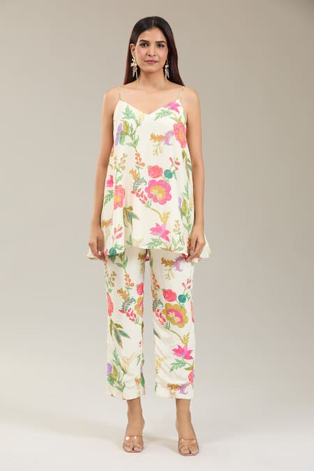 Kriti Bapna_White Crepe V-neck Floral Printed Kurta Pant Set _Online_at_Aza_Fashions