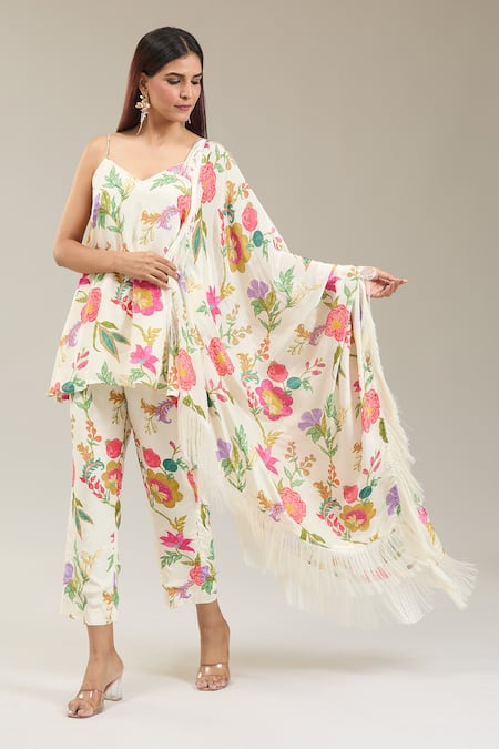 Kriti Bapna_White Crepe V-neck Floral Printed Kurta Pant Set _at_Aza_Fashions