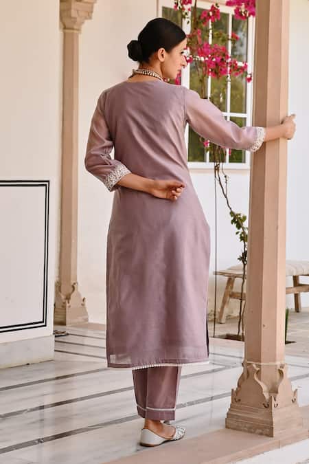 Karaj Jaipur Floral Chikankari Kurta Set 