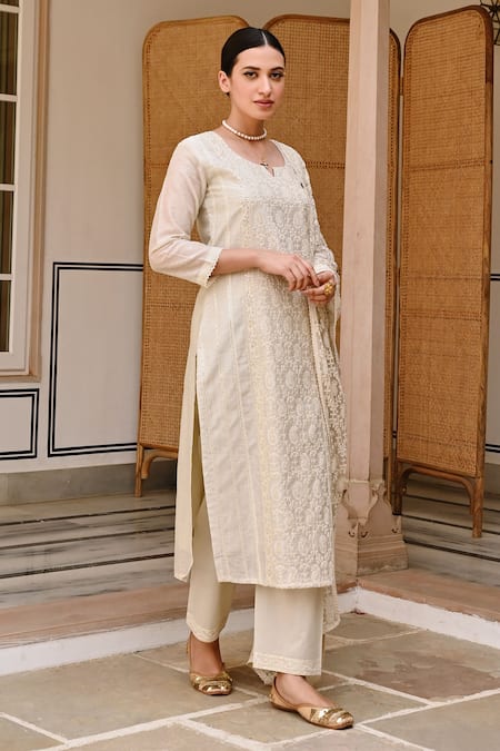 Karaj Jaipur_Off White Chanderi, Cotton, Chiffon Embroidery Chikankari Paisley Kurta Set _Online_at_Aza_Fashions