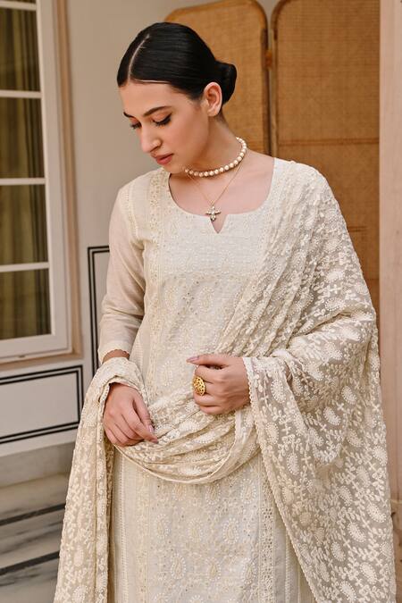 Buy_Karaj Jaipur_Off White Chanderi, Cotton, Chiffon Embroidery Chikankari Paisley Kurta Set 