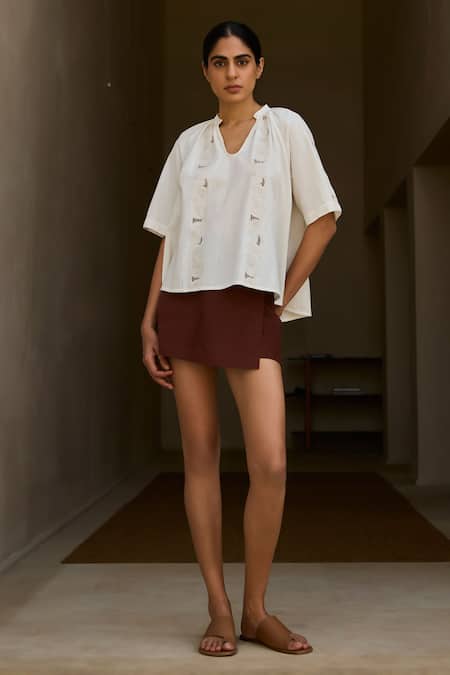 The Summer House Off White Cotton Embroidery Collared Floral Hand Top Online at Aza Fashions The Summer House_Off White Cotton Embroidery Collared Floral Hand Top _Online_at_Aza_Fashions