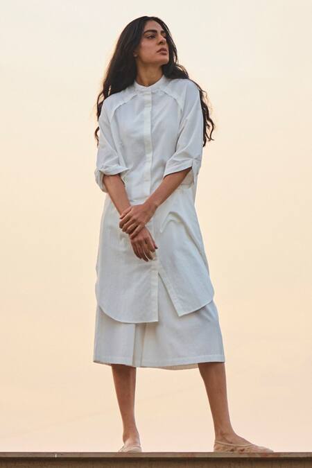 The Summer House Off White Handloom Cotton Mandarin Collar Handwoven Tunic And Pant Set at Aza Fashions The Summer House_Off White Handloom Cotton Mandarin Collar Handwoven Tunic And Pant Set _at_Aza_Fashions