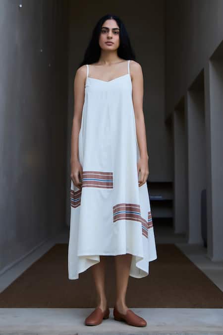 The Summer House Off White Handloom Cotton Sweetheart Neck Handwoven Midi Dress at Aza Fashions The Summer House_Off White Handloom Cotton Sweetheart Neck Handwoven Midi Dress_at_Aza_Fashions