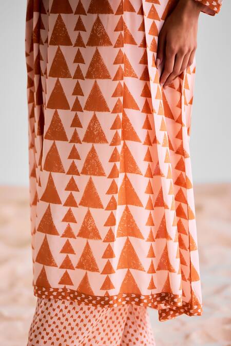 Buy_Cotton And Clay_Peach Modal V-neck Geometric Print Kurta Set 