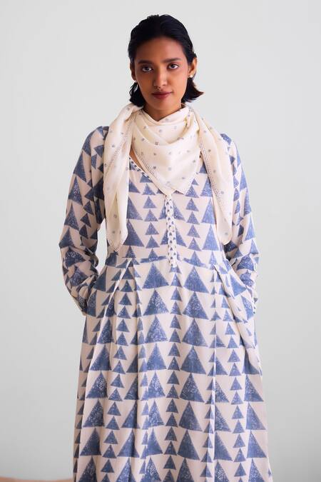 Buy_Cotton And Clay_Off White Modal V-neck Geometric Print Pleated Kurta Set _Online_at_Aza_Fashions