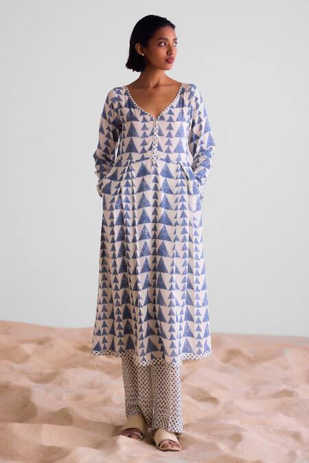 Buy_Cotton And Clay_Off White Modal V-neck Geometric Print Pleated Kurta Set 