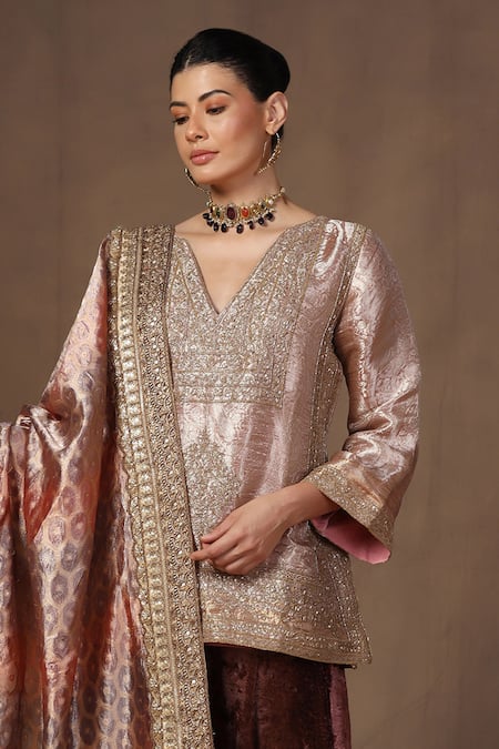 tara thakur_Pink Tissue, Velvet Embroidery, Sequins V-neck Floral Zardozi Kurta Set _Online_at_Aza_Fashions