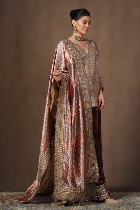 tara thakur Floral Zardozi Embroidered Kurta Set 