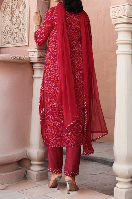 Shop Samyukta Singhania Red Georgette, Silk Gota Patti, Pearls Bandhej Print Embroidered Kurta Set at Aza Fashions Shop_Samyukta Singhania_Red Georgette, Silk Gota Patti, Pearls Bandhej Print Embroidered Kurta Set_at_Aza_Fashions