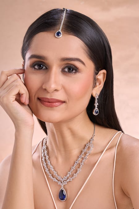 Samyukta Singhania Double Layered Necklace Set With Maangtikka 