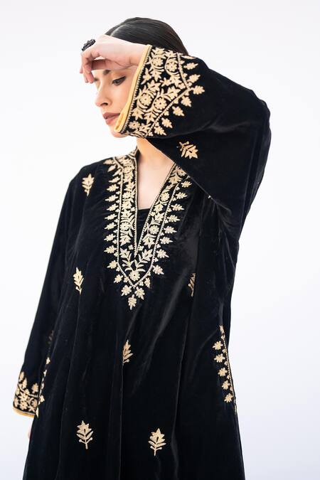 Daljit Sudan Purple Silk, Velvet, Tissue, Chiffon Embroidery V-neck Kurta Set Online at Aza Fashions Daljit Sudan_Purple Silk, Velvet, Tissue, Chiffon Embroidery V-neck Kurta Set _Online_at_Aza_Fashions