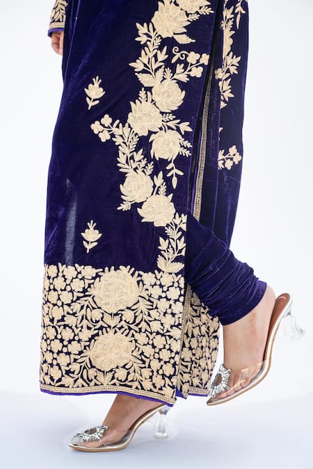 Daljit Sudan Purple Silk, Velvet, Tissue, Chiffon Embroidery V-neck Kurta Set at Aza Fashions Daljit Sudan_Purple Silk, Velvet, Tissue, Chiffon Embroidery V-neck Kurta Set _at_Aza_Fashions