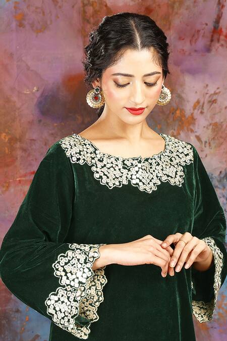 House Of Supriya_Emerald Green Velvet Mirrors, Embroidery Round Neck Kurta Set _Online_at_Aza_Fashions