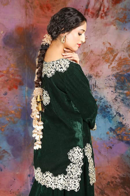 Shop_House Of Supriya_Emerald Green Velvet Mirrors, Embroidery Round Neck Kurta Set _Online_at_Aza_Fashions
