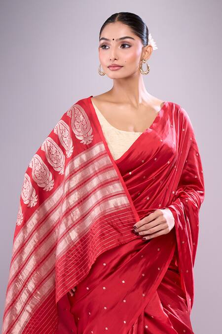 Shop Mint N Oranges Red Silk Embroidery Round Neck Handwoven Banarasi Saree Shop_Mint N Oranges_Red Silk Embroidery Round Neck Handwoven Banarasi Saree