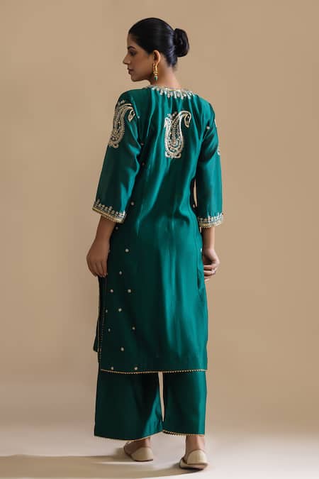 Shop Label Radini Green Chanderi Sequins Round Neck Paisley Kashmiri Tilla Embroidered Set at Aza Fashions Shop_Label Radini_Green Chanderi Sequins Round Neck Paisley Kashmiri Tilla Embroidered Set _at_Aza_Fashions