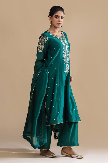 Label Radini Green Chanderi Sequins Round Neck Paisley Kashmiri Tilla Embroidered Set Online at Aza Fashions Label Radini_Green Chanderi Sequins Round Neck Paisley Kashmiri Tilla Embroidered Set _Online_at_Aza_Fashions