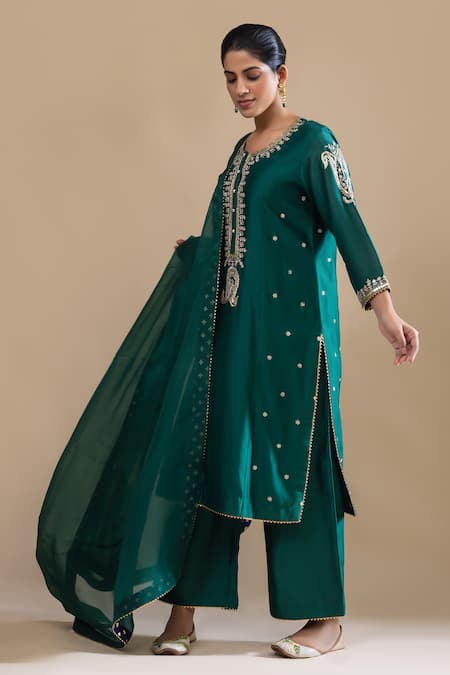 Label Radini Green Chanderi Sequins Round Neck Paisley Kashmiri Tilla Embroidered Set at Aza Fashions Label Radini_Green Chanderi Sequins Round Neck Paisley Kashmiri Tilla Embroidered Set _at_Aza_Fashions