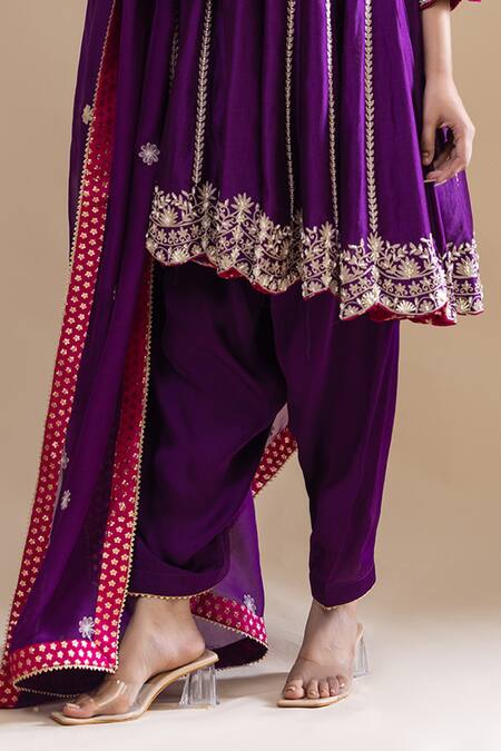 Label Radini Purple Chanderi Pearls V-neck Aari Embroidered Choga Kurta Set at Aza Fashions Label Radini_Purple Chanderi Pearls V-neck Aari Embroidered Choga Kurta Set _at_Aza_Fashions