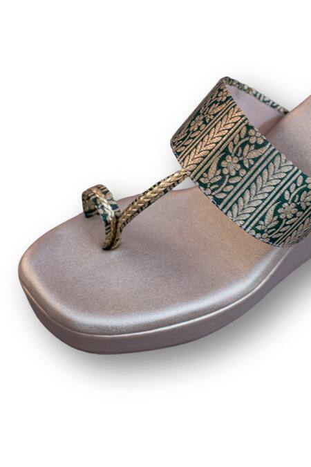 Buy_Urbansway_Silver Embroidery Floral Woven Brocade Kolhapuri Wedges _Online_at_Aza_Fashions